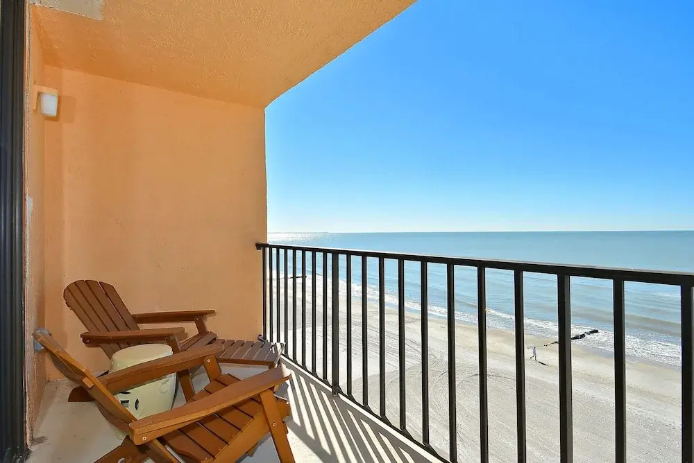 Trillium 5C Beach Front/private Balcony With Amazing Views/pool!
