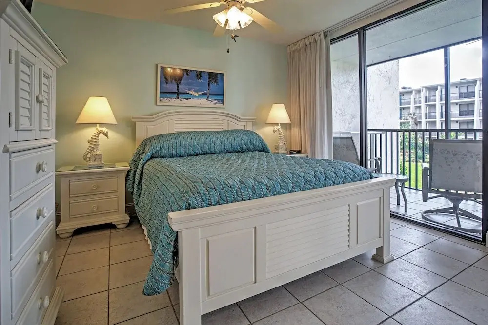 Sanibel Island Studio: Pool Access, Walk to Beach