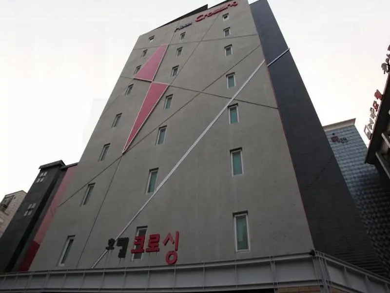 Crossing Hotel