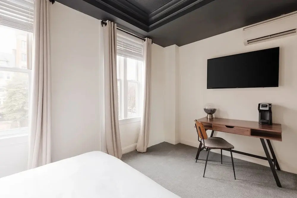 Dupont Circle Embassy Inn by FOUND