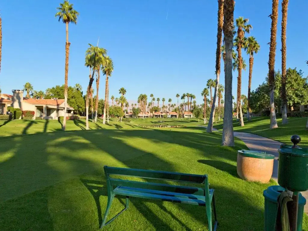 3 Bedrooms, Palm Valley Country Club, Golf Cart & 3 Bikes