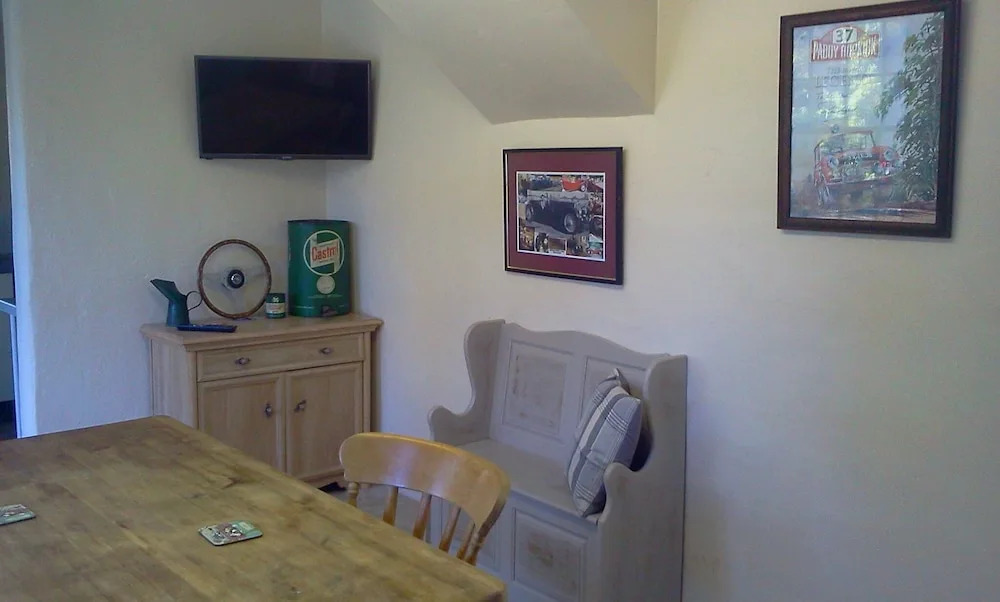 Cottage - Sleeps 4 - Pets Ok - Garden - Parking