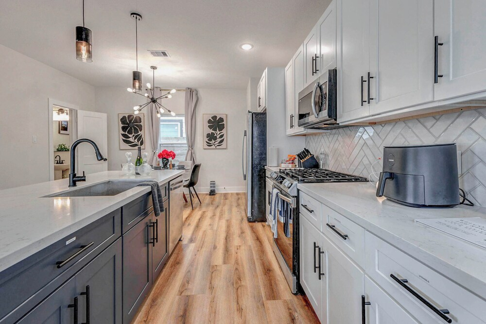 Explore Houston! Pet-friendly Home Near Downtown