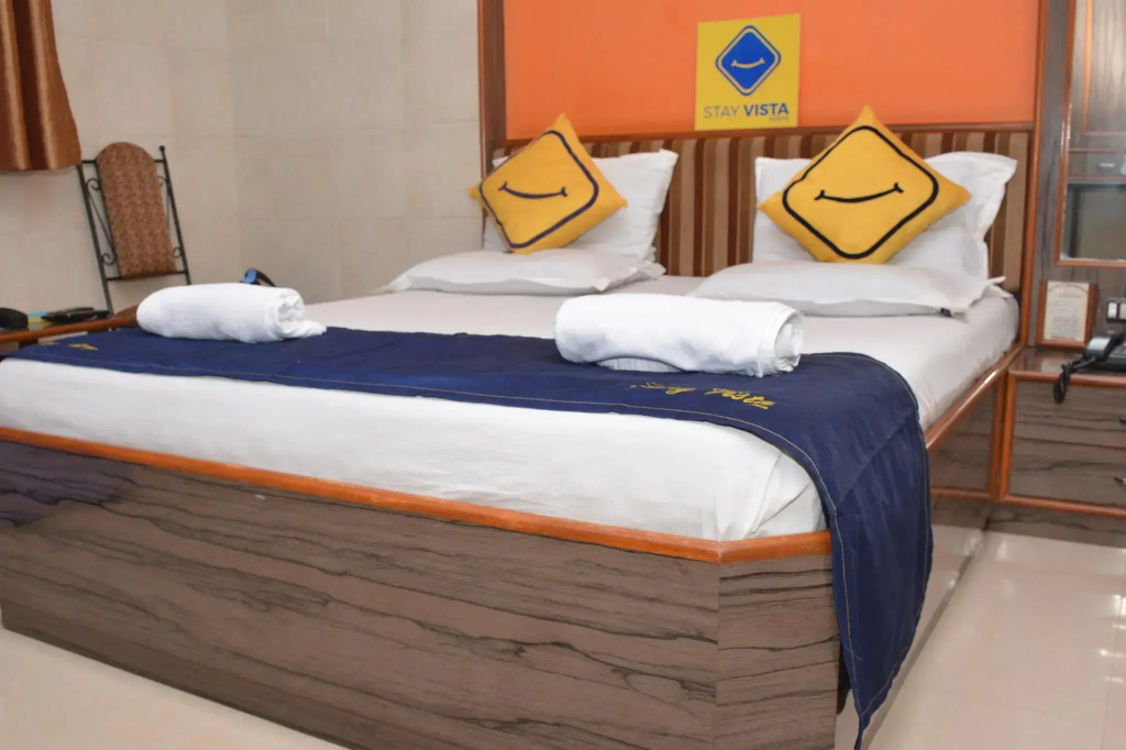 Vista Rooms at Chembur Station