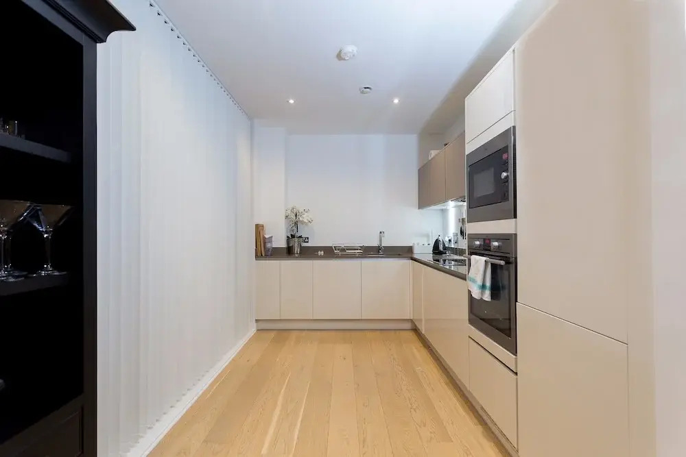 2 Bedroom Penthouse in Canada Water With Balcony