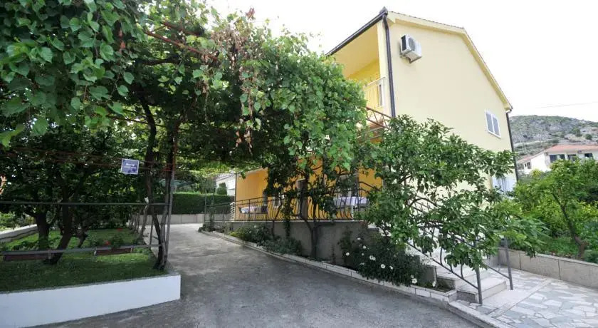 Apartments Marinko