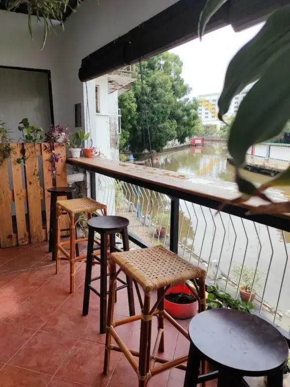 Vspace Plt Guesthouse & Cafe