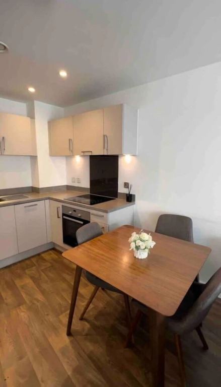 Modern 1-bed Apt, Sleeps 2 in Birmingham