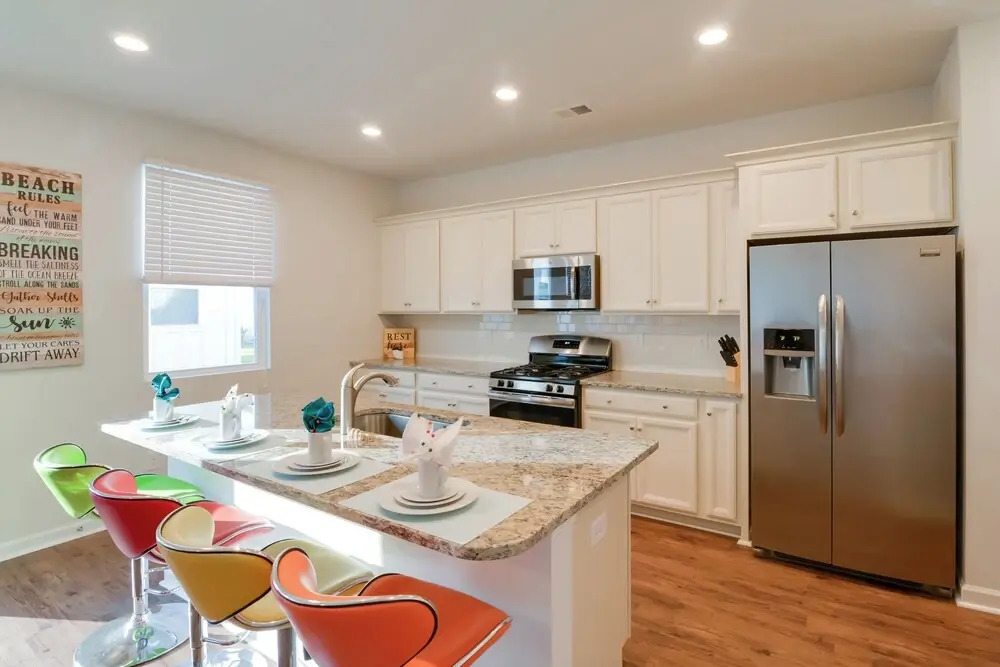 Colorful Myrtle Beach House: 2 Mi to Beaches!