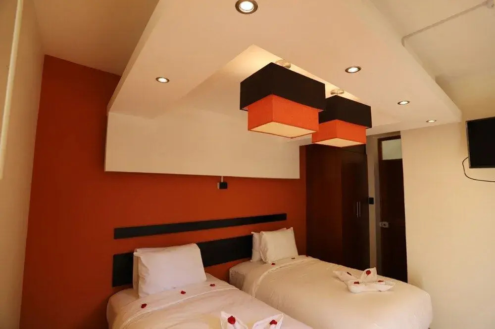 Capac Hotel II