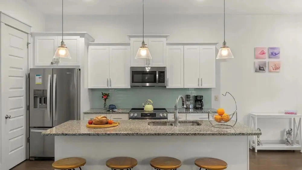 Sea Love by Avantstay Beach Home + Sleeps 16 Mins to Miramar Beach + Community Pool Group Stay