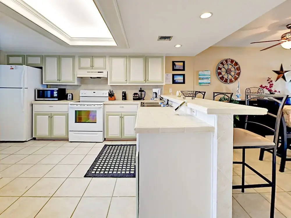 4400 Gulf Blvd Condo Unit 408