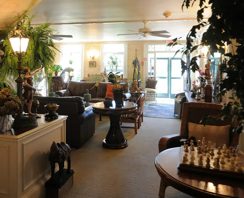 Village Latch Inn Hotel