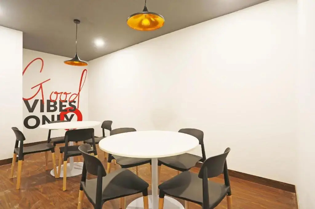 Slf Mall by OYO Rooms