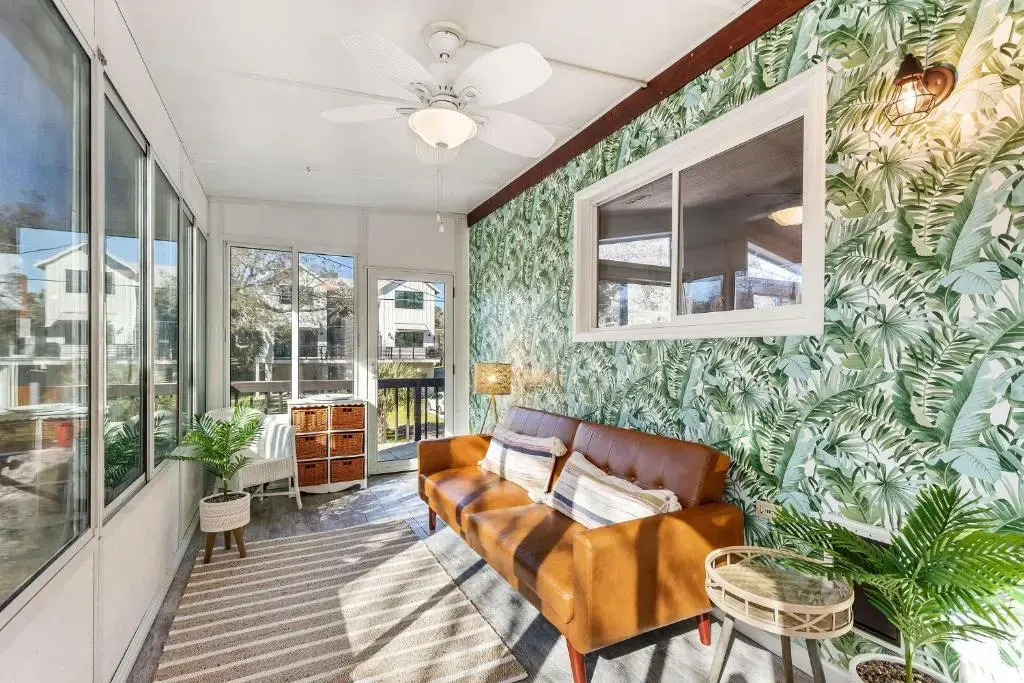 2nd Block E Huron - Keep Palm - Adorable House Minutes from the Beach
