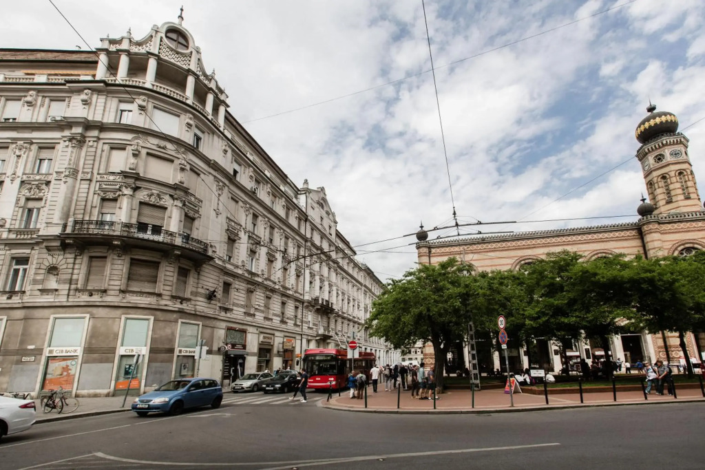 Synagogue Apartments