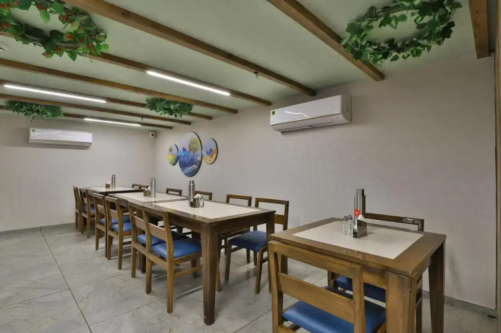 OYO Rooms Near Station Gulambaba Road 2