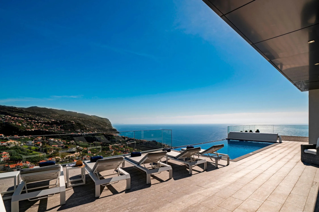 Luxury dream villa, magnificent 360º views of hills, coast and sea | Seacrest