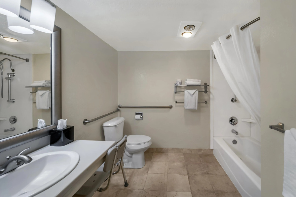Best Western Plus Northwoods Inn
