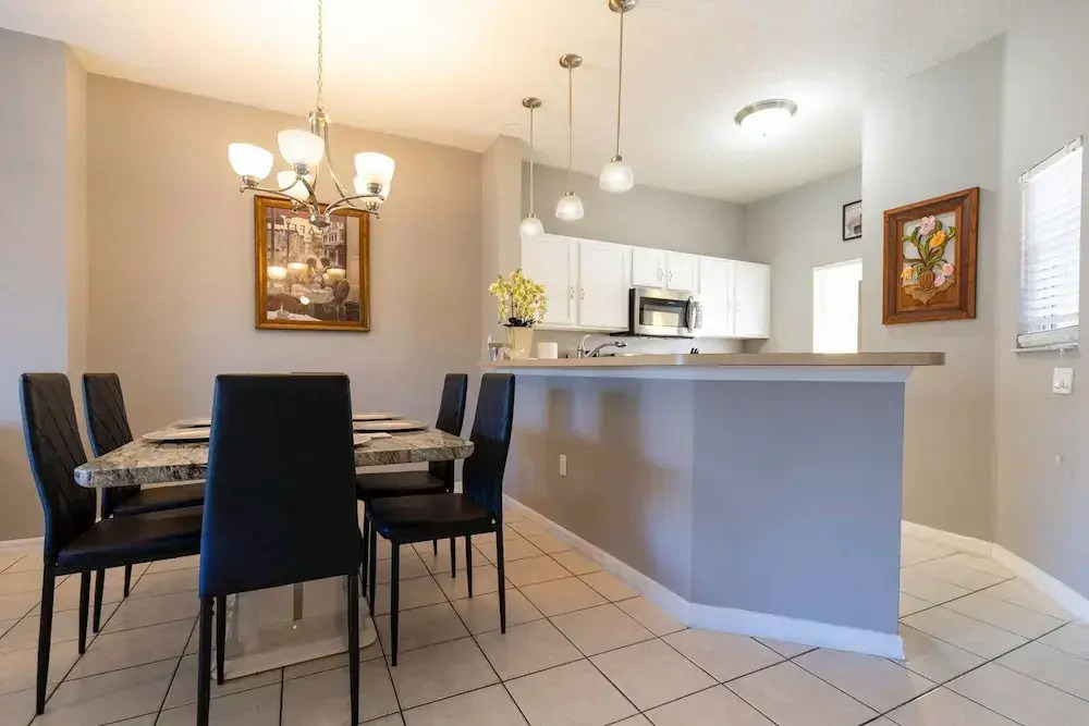 3BR Townhome Steps From Theme Parks Sleeps 6
