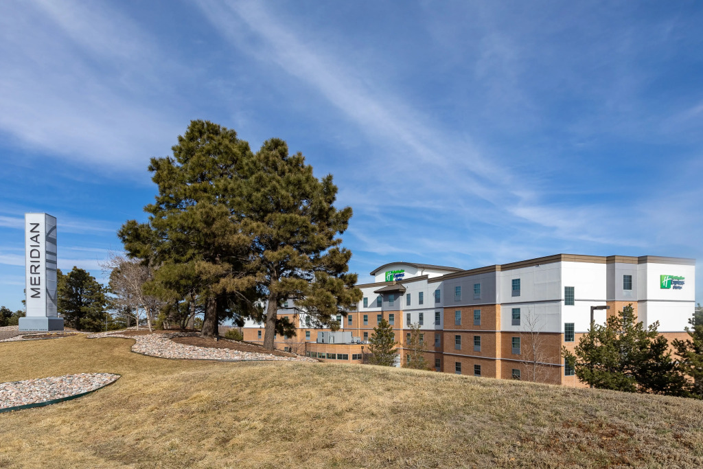 Holiday Inn Express & Suites Englewood - Denver South by IHG