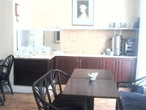 Bridge House Hotel