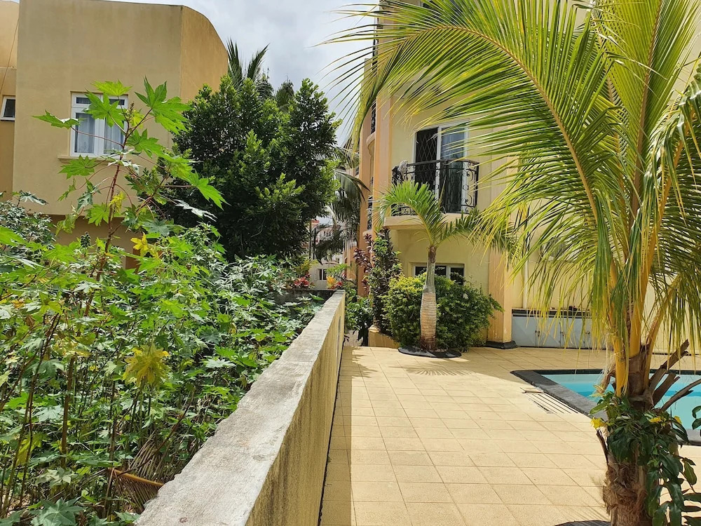 Captivating 3-bed Apartment in Flic en Flac