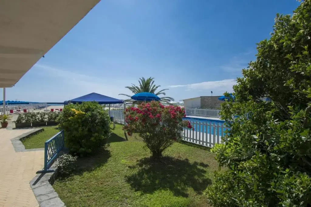ALTIDO Charming House for 5 with Private Parking and Shared Pool