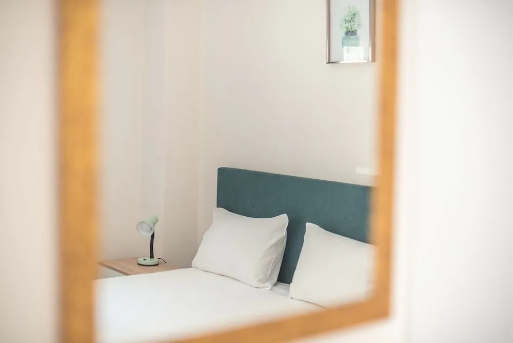 SHARING ROOM IN NEAR THISSIO METRO STATION BY ACROPOLIs