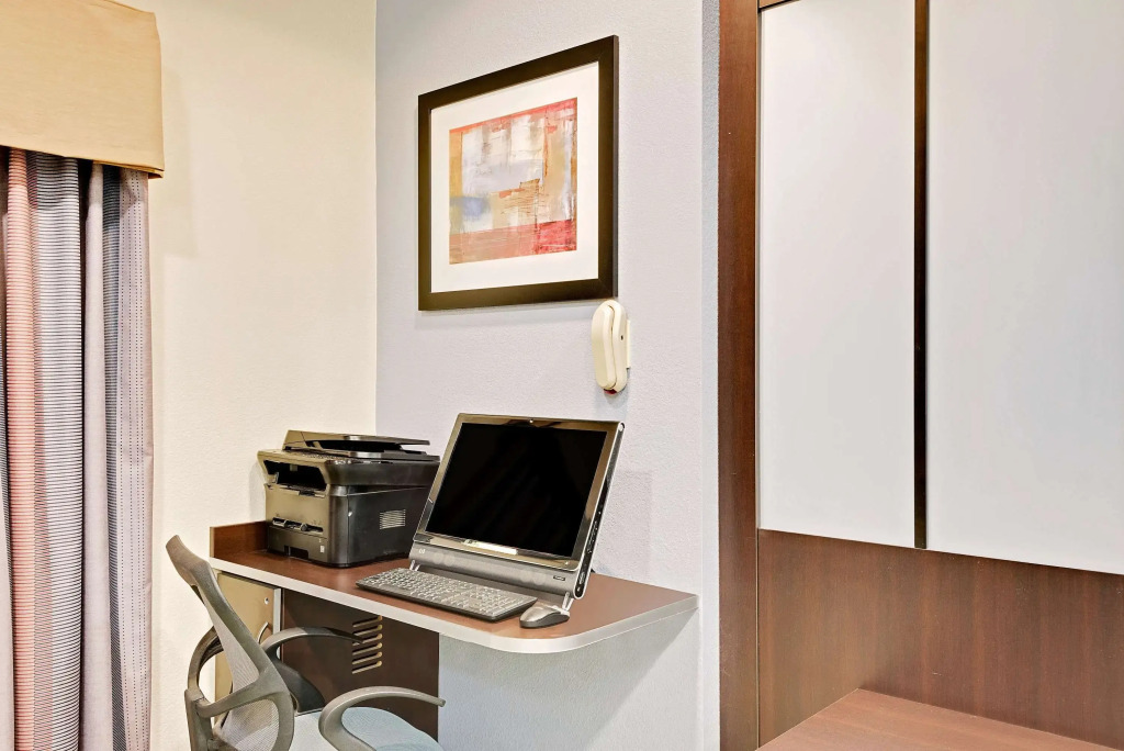 Microtel Inn and Suites by Wyndham - Geneva