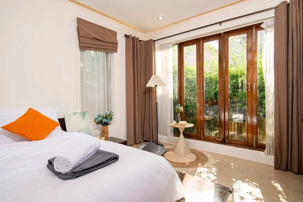 Spacious Private 4 BR Villa With a Working Office