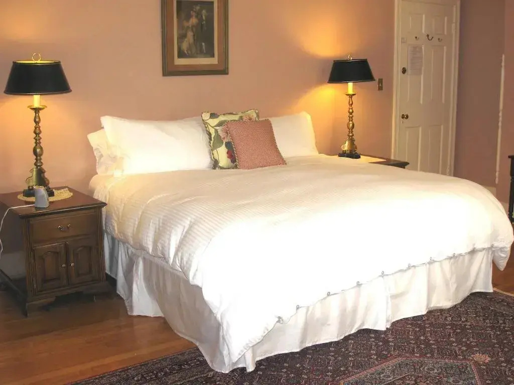Farnam Guest House