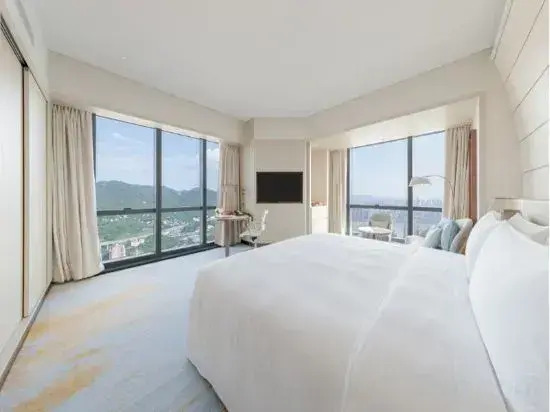 Noble International Hotel
