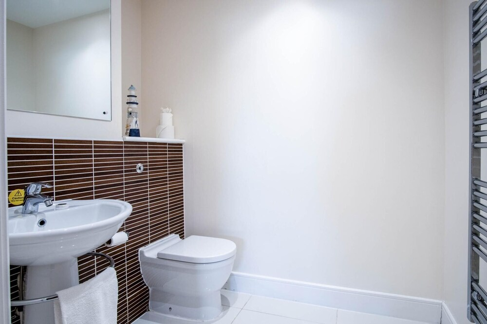 High Floor Meridian Tower - 3 Bedroom - Swansea