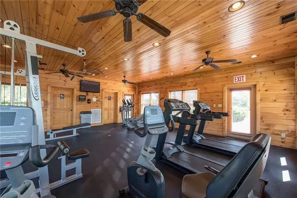 Majestic Manor - Three Bedroom Cabin