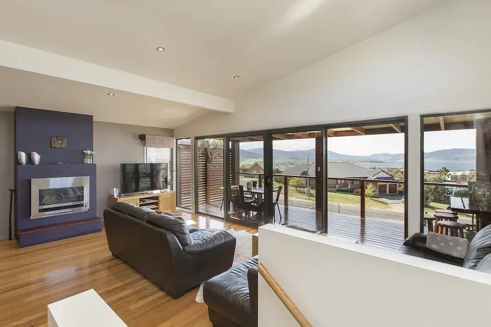 Ned Kelly's Retreat - Sophisticated style with modern convenience and