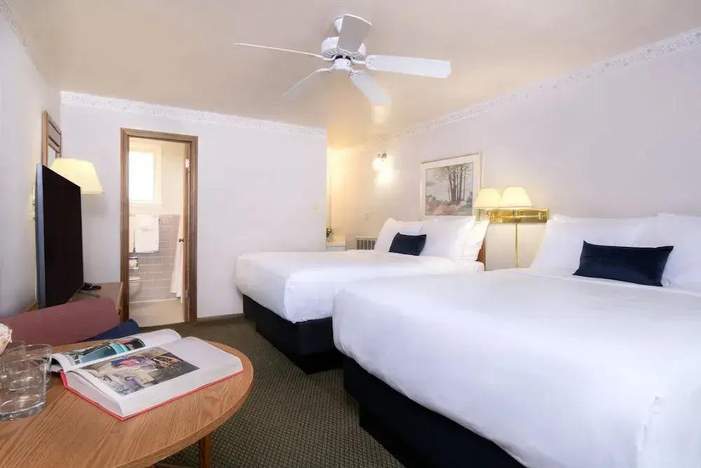 Trailhead Lodge