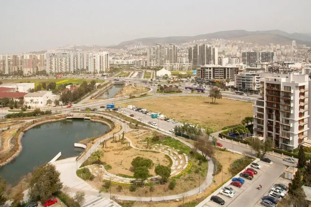 Vibrant Flat Near Trendy Attractions in Karsiyaka