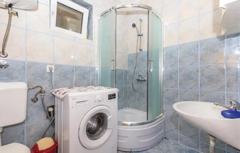 Amazing Apartment in Grizane With 3 Bedrooms