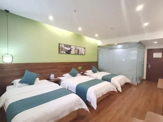 Jade Holiday Inn Luohu Port