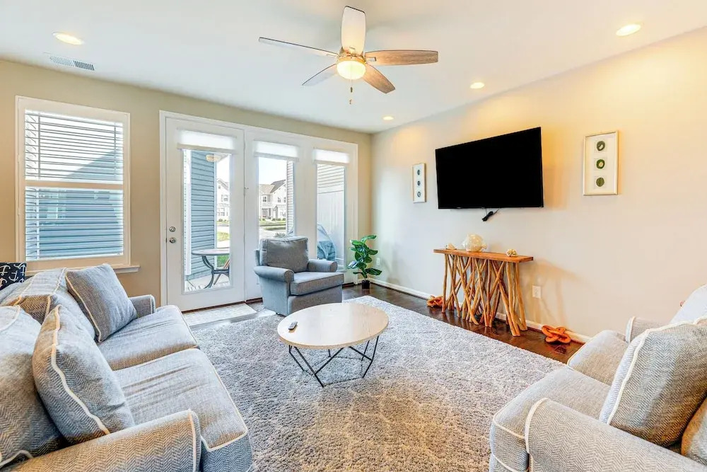 Spacious Townhome 2 Mi to Bethany Beach Boardwalk