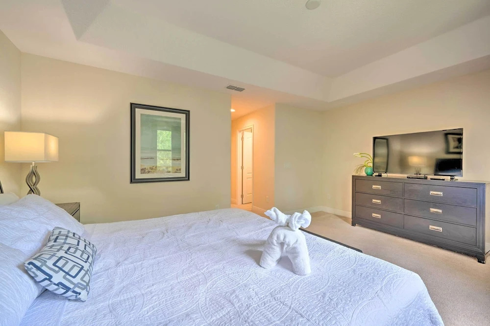 Near Golf & Shopping: Davenport Home w/ Yard