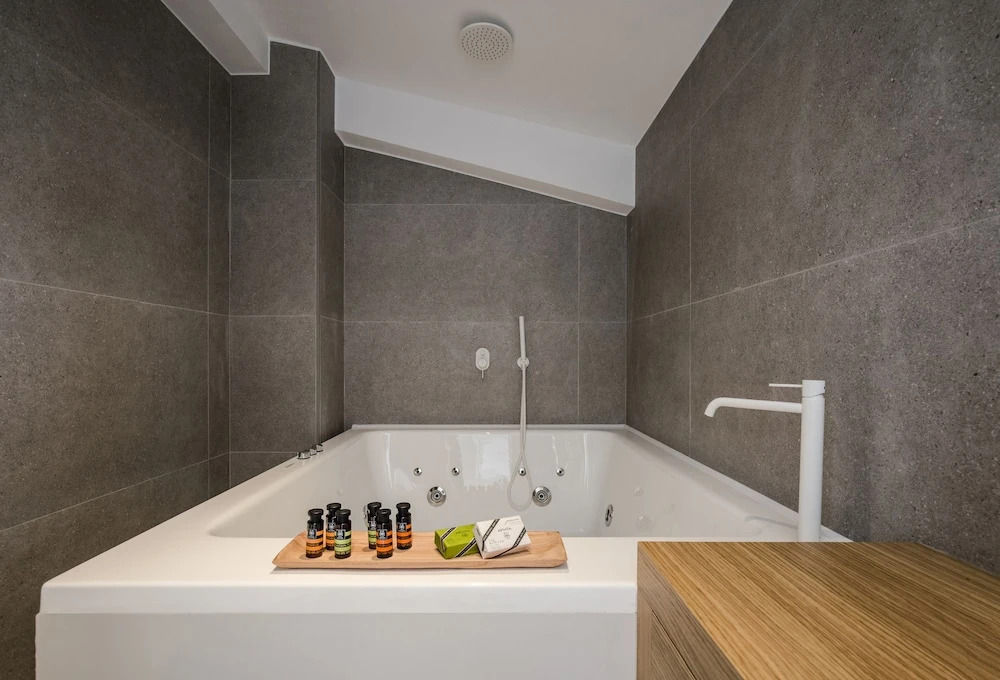 Noemie Luxury Suites