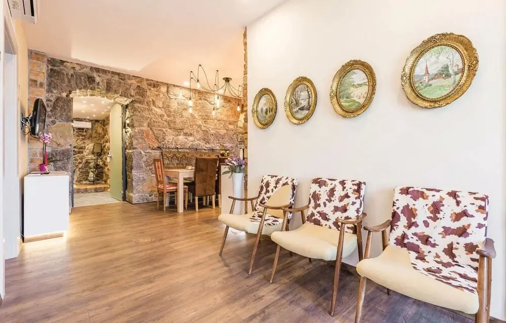 Amazing Home in Icici With Wifi and 5 Bedrooms