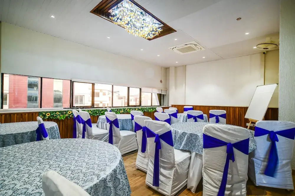 Fabhotel Awadhvue