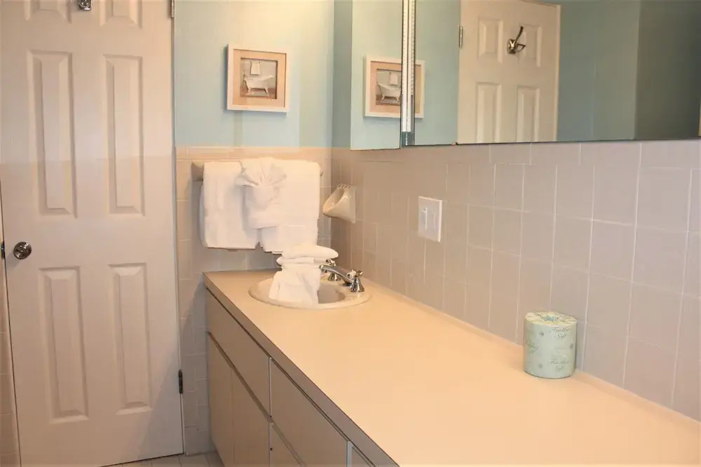 Aloha Kai - Unit 20- Beautifully Updated! 2 Bedrooms 2 Bathrooms Apts