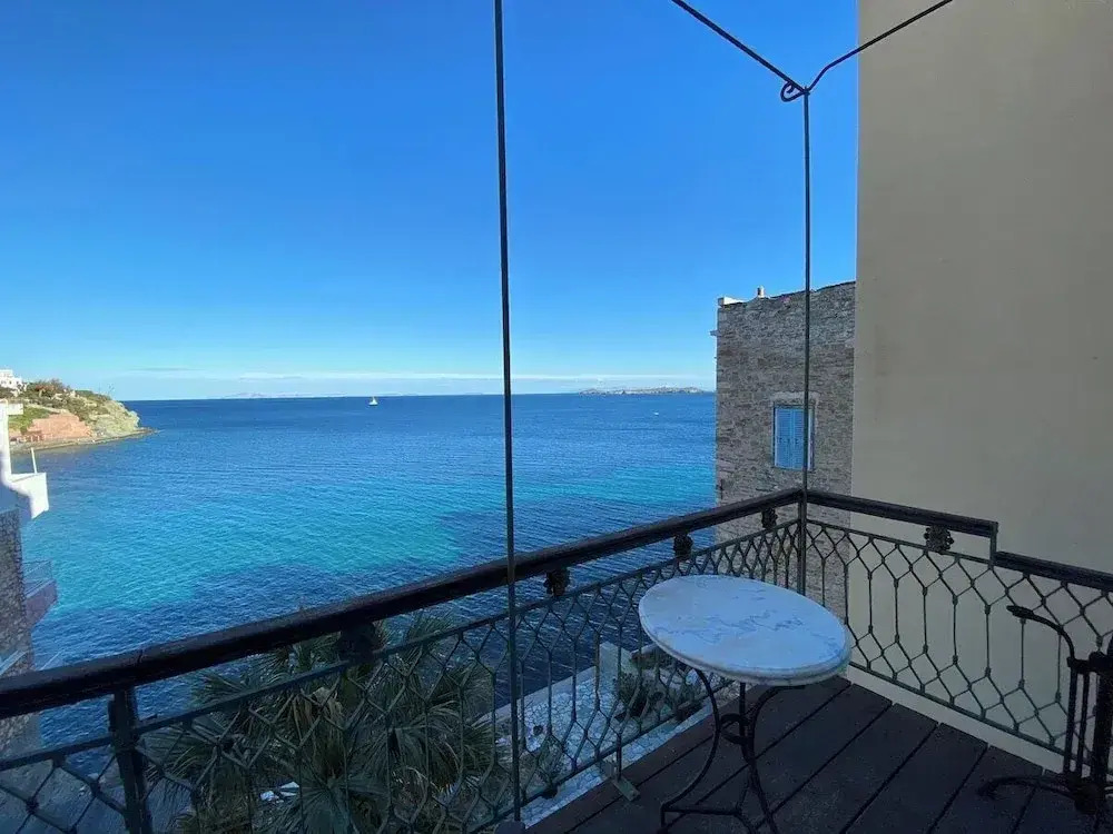 Seaside Neoclassical Property in Vaporia Ermoupoli