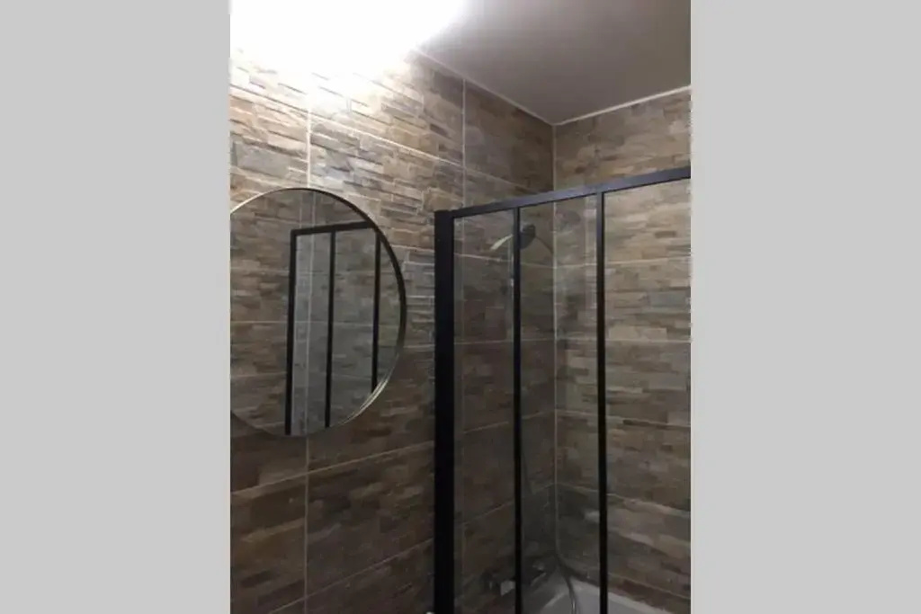Appartement design tout confort (parking gratuit)