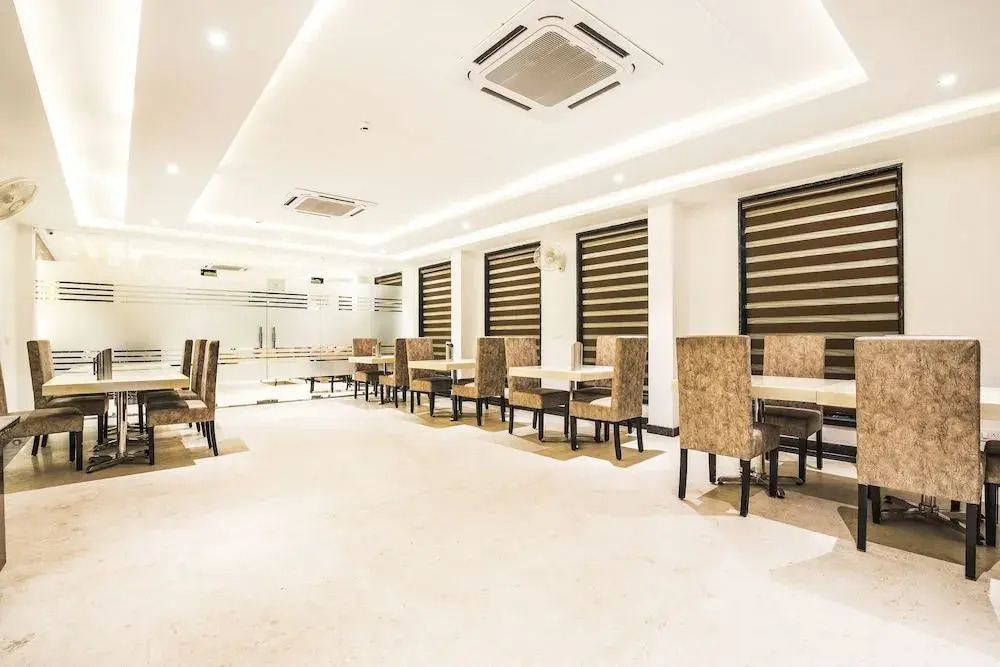 FabHotel Gross inn Suites