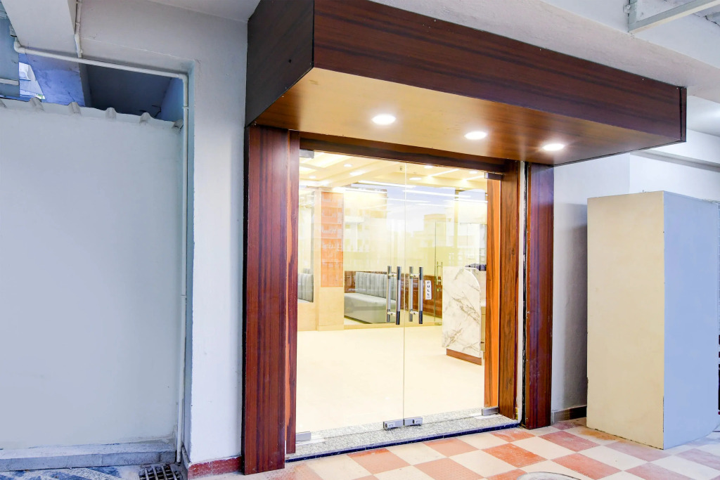 Super Townhouse Kaikhali Near Airport